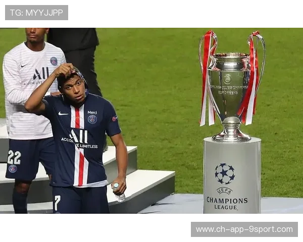 姆巴佩与球迷共同种下一棵“纪念树”,仪式感满满 姆巴佩与球迷共同种下一棵“纪念树”,仪式感满满