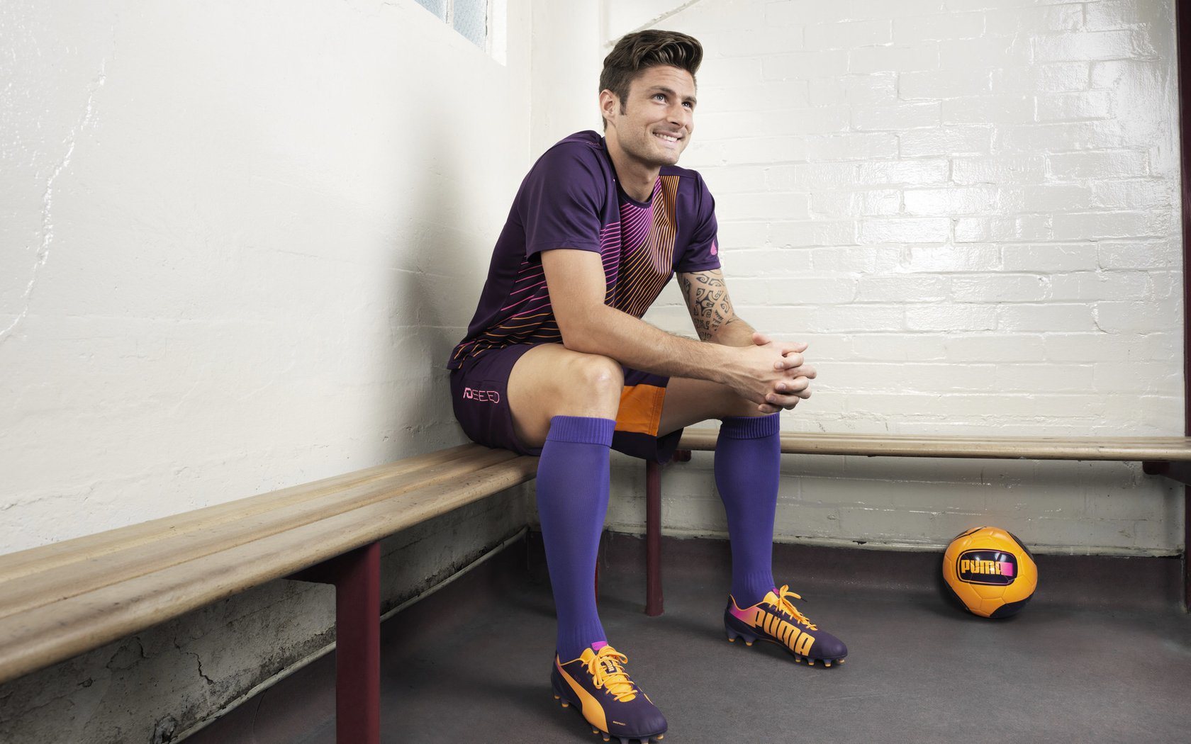 九游游戏在线玩-橄榄球欧美巡回赛激战不断，球队合作默契升级，橄榄球比赛2021